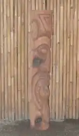 Artikelbild 2 des Artikels “Tiki-Statue im Polynesien-Stil. Aus Kokosnusspalme 150cm. Ca. 18-28cm Ø. Modell 3 - Zunge ausgestreckt. Natürlich “